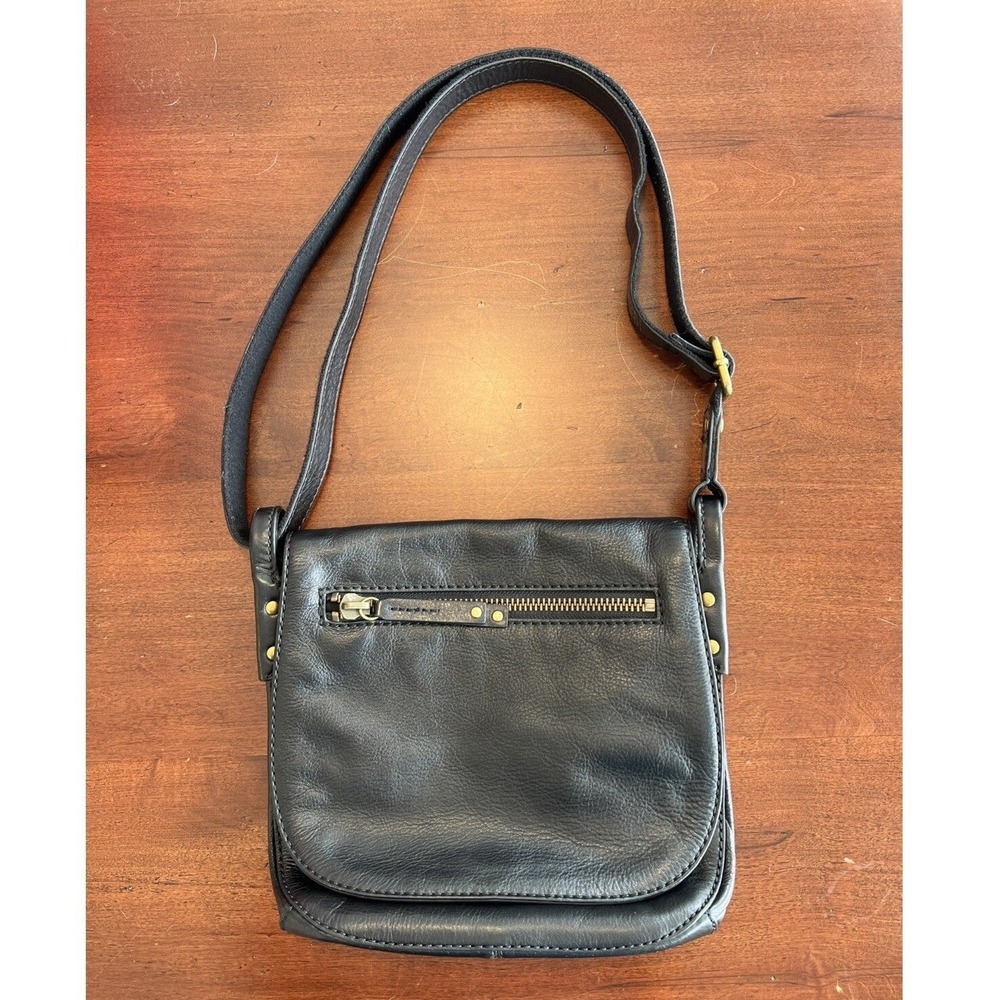 Fossil Pebbled Black Leather Crossbody‎ Flap Saddle Bag Purse Travel Minimalist